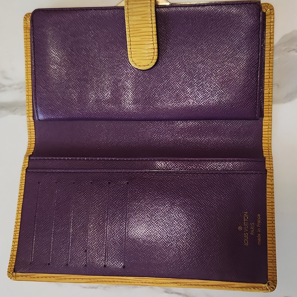 LV Kiss Lock EPI Wallet. Gorgeous Long Wallet In Striking Yellow And Purple! - Picture 10 of 13